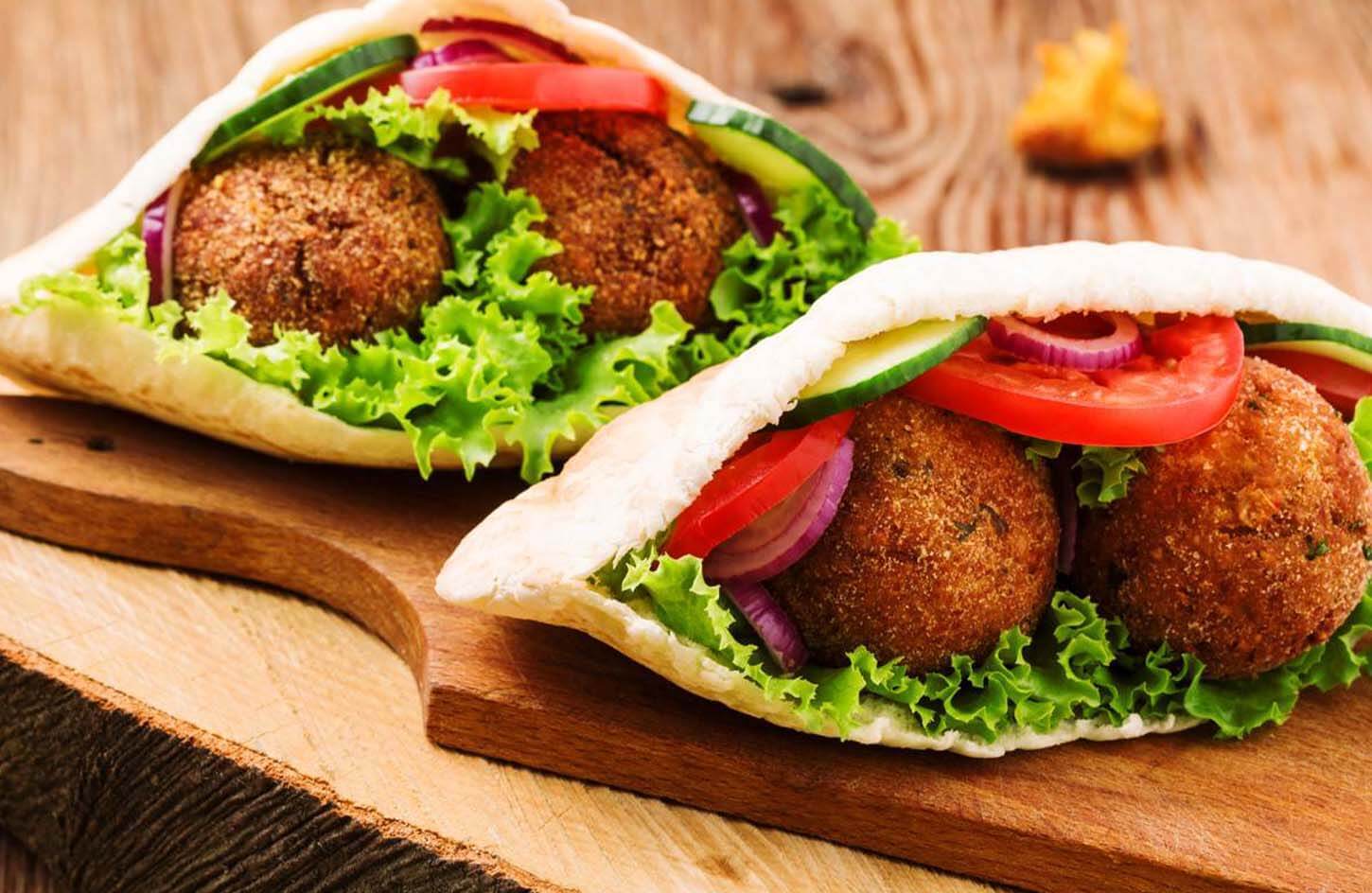 A photo of the famous Egyptian food, green burger